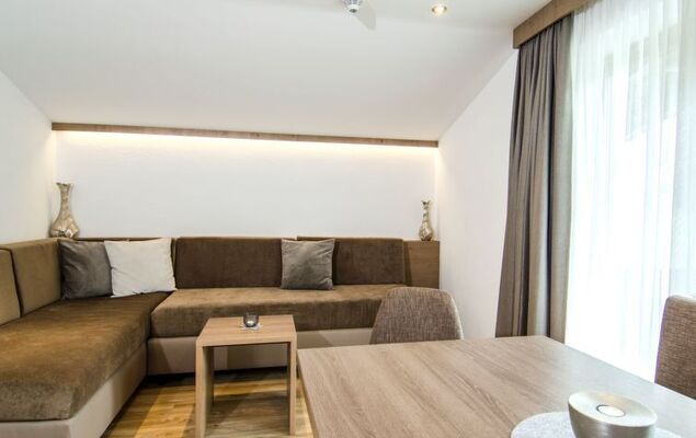 Top 6 (Panorama) - Photo 9